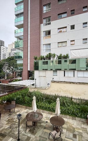 Apartamento à venda com 200m², 4 quartos e 3 vagas Apartamento à venda com 200m², 4 quartos e 3 vagasVista Suíte 2