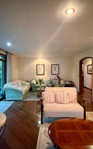 Apartamento à venda com 200m², 4 quartos e 3 vagas Apartamento à venda com 200m², 4 quartos e 3 vagasSala