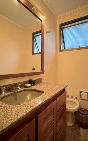Apartamento à venda com 200m², 4 quartos e 3 vagas Apartamento à venda com 200m², 4 quartos e 3 vagasBanheiro Social