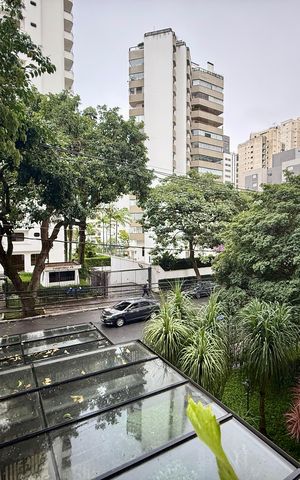 Apartamento à venda com 200m², 4 quartos e 3 vagas Apartamento à venda com 200m², 4 quartos e 3 vagasVista
