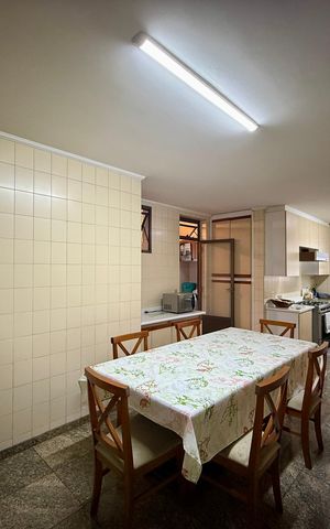 Apartamento à venda com 200m², 4 quartos e 3 vagas Apartamento à venda com 200m², 4 quartos e 3 vagasCozinha