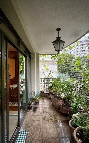 Apartamento à venda com 200m², 4 quartos e 3 vagas Apartamento à venda com 200m², 4 quartos e 3 vagasSacada