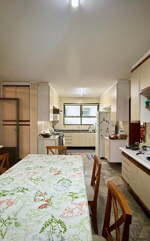 Apartamento à venda com 200m², 4 quartos e 3 vagas Apartamento à venda com 200m², 4 quartos e 3 vagasCozinha