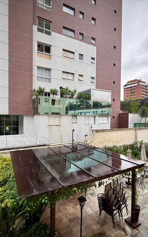 Apartamento à venda com 200m², 4 quartos e 3 vagas Apartamento à venda com 200m², 4 quartos e 3 vagasVista Suíte 1