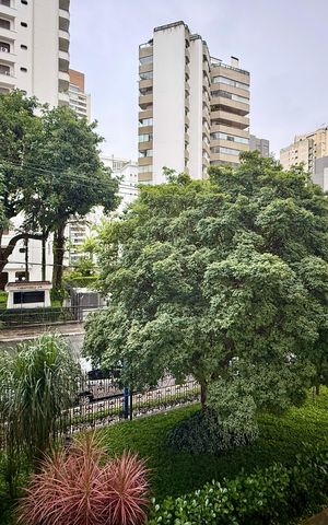 Apartamento à venda com 200m², 4 quartos e 3 vagas Apartamento à venda com 200m², 4 quartos e 3 vagasVista Quarto 3
