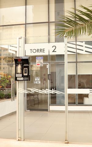 Apartamento à venda com 75m², 2 quartos e 1 vagaFachada e portaria