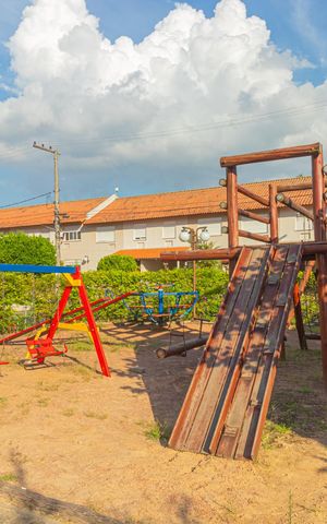 Casa de condomínio à venda com 122m², 3 quartos e 3 vagas Casa de condomínio à venda com 122m², 3 quartos e 3 vagasÁrea comum - Playground