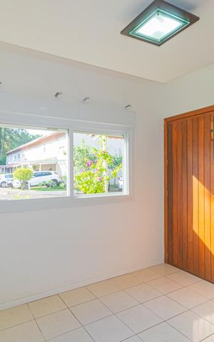 Casa de condomínio à venda com 122m², 3 quartos e 3 vagas Casa de condomínio à venda com 122m², 3 quartos e 3 vagasSala
