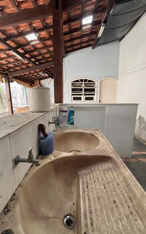 Casa à venda com 326m², 3 quartos e 6 vagas Casa à venda com 326m², 3 quartos e 6 vagasQuintal - Area de Serviço