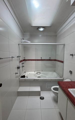 Casa à venda com 326m², 3 quartos e 6 vagas Casa à venda com 326m², 3 quartos e 6 vagasBanheiro da Suíte 1