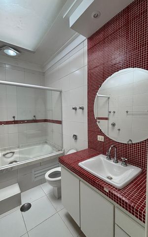 Casa à venda com 326m², 3 quartos e 6 vagas Casa à venda com 326m², 3 quartos e 6 vagasBanheiro da Suíte 1
