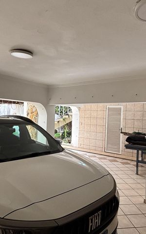 Casa à venda com 326m², 3 quartos e 6 vagas Casa à venda com 326m², 3 quartos e 6 vagasGaragem
