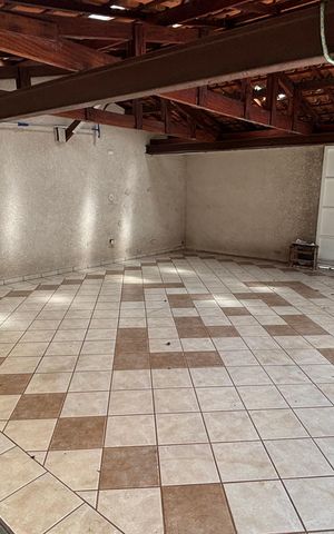 Casa à venda com 326m², 3 quartos e 6 vagas Casa à venda com 326m², 3 quartos e 6 vagasGaragem