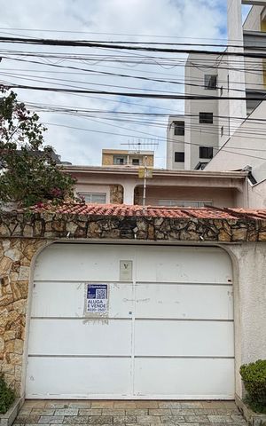 Casa à venda com 326m², 3 quartos e 6 vagas Casa à venda com 326m², 3 quartos e 6 vagasFachada