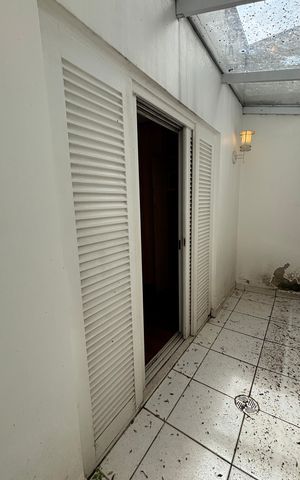 Casa à venda com 326m², 3 quartos e 6 vagas Casa à venda com 326m², 3 quartos e 6 vagasSuite 1 Varanda