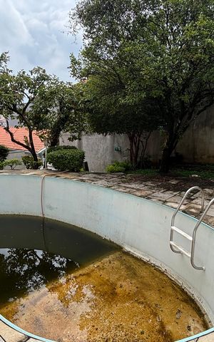 Casa à venda com 326m², 3 quartos e 6 vagas Casa à venda com 326m², 3 quartos e 6 vagasQuintal - Piscina