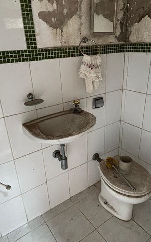 Casa à venda com 326m², 3 quartos e 6 vagas Casa à venda com 326m², 3 quartos e 6 vagasBanheiro