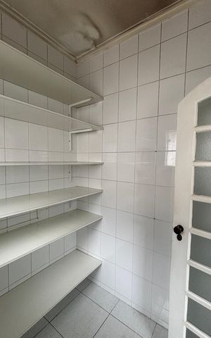 Casa à venda com 326m², 3 quartos e 6 vagas Casa à venda com 326m², 3 quartos e 6 vagasDespensa