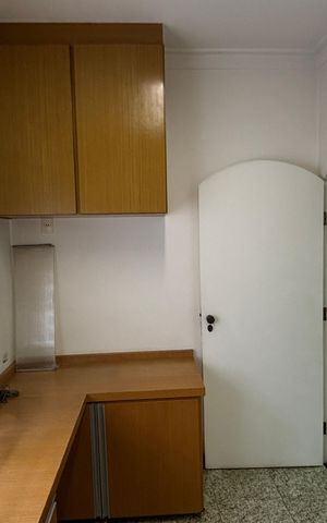 Casa à venda com 326m², 3 quartos e 6 vagas Casa à venda com 326m², 3 quartos e 6 vagasEscritório