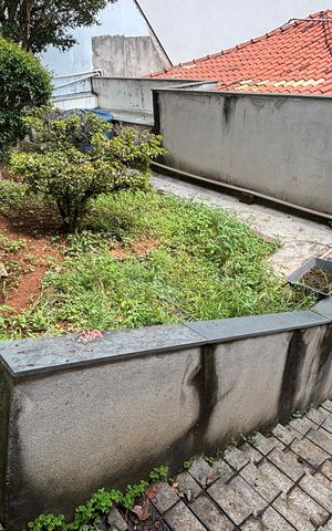 Casa à venda com 326m², 3 quartos e 6 vagas Casa à venda com 326m², 3 quartos e 6 vagasEscada