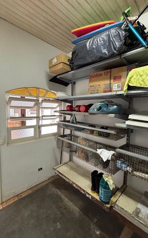 Casa à venda com 326m², 3 quartos e 6 vagas Casa à venda com 326m², 3 quartos e 6 vagasQuarto de Apoio