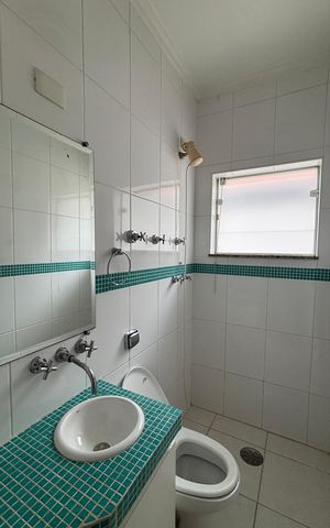 Casa à venda com 326m², 3 quartos e 6 vagas Casa à venda com 326m², 3 quartos e 6 vagasBanheiro da Suíte 2