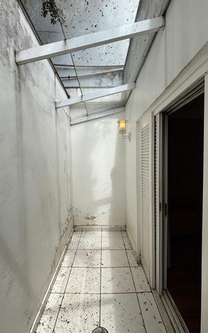 Casa à venda com 326m², 3 quartos e 6 vagas Casa à venda com 326m², 3 quartos e 6 vagasSuite 1 Varanda