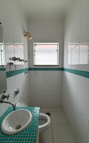 Casa à venda com 326m², 3 quartos e 6 vagas Casa à venda com 326m², 3 quartos e 6 vagasBanheiro da Suíte 2