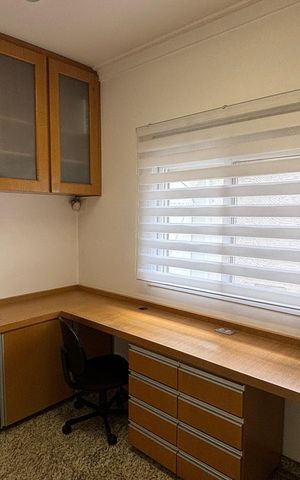 Casa à venda com 326m², 3 quartos e 6 vagas Casa à venda com 326m², 3 quartos e 6 vagasEscritório