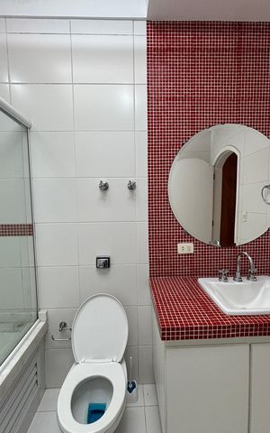 Casa à venda com 326m², 3 quartos e 6 vagas Casa à venda com 326m², 3 quartos e 6 vagasBanheiro da Suíte 1