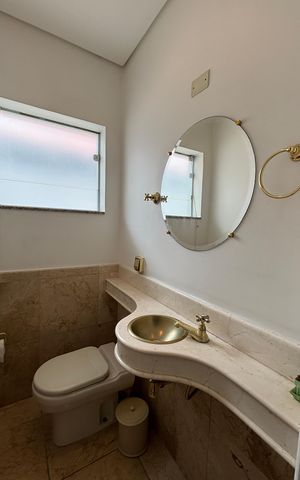 Casa à venda com 326m², 3 quartos e 6 vagas Casa à venda com 326m², 3 quartos e 6 vagasLavabo