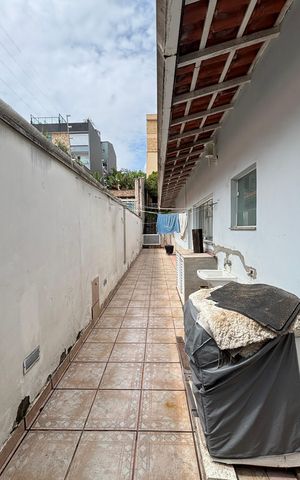 Casa à venda com 326m², 3 quartos e 6 vagas Casa à venda com 326m², 3 quartos e 6 vagasQuintal - Area de Serviço