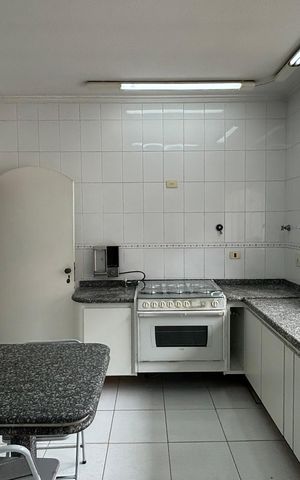 Casa à venda com 326m², 3 quartos e 6 vagas Casa à venda com 326m², 3 quartos e 6 vagasCozinha