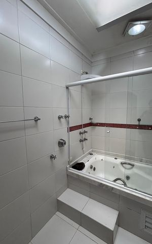 Casa à venda com 326m², 3 quartos e 6 vagas Casa à venda com 326m², 3 quartos e 6 vagasBanheiro da Suíte 1