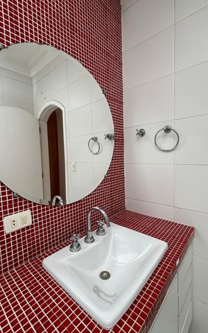 Casa à venda com 326m², 3 quartos e 6 vagas Casa à venda com 326m², 3 quartos e 6 vagasBanheiro da Suíte 1