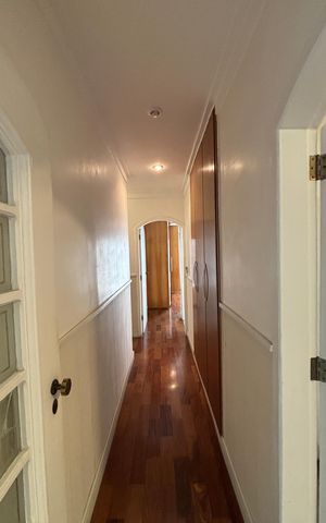 Casa à venda com 326m², 3 quartos e 6 vagas Casa à venda com 326m², 3 quartos e 6 vagasCorredor