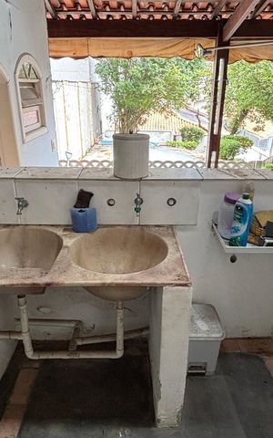 Casa à venda com 326m², 3 quartos e 6 vagas Casa à venda com 326m², 3 quartos e 6 vagasQuintal - Area de Serviço