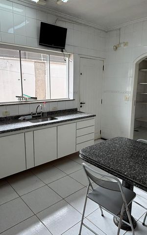Casa à venda com 326m², 3 quartos e 6 vagas Casa à venda com 326m², 3 quartos e 6 vagasCozinha
