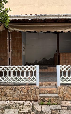 Casa à venda com 326m², 3 quartos e 6 vagas Casa à venda com 326m², 3 quartos e 6 vagasQuintal