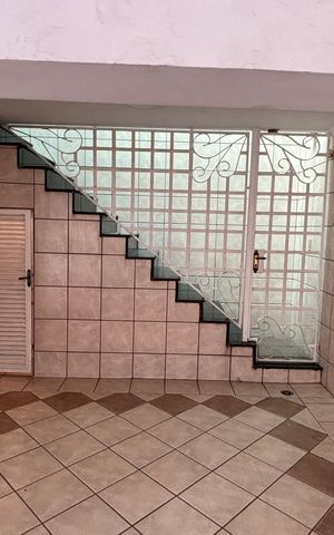 Casa à venda com 326m², 3 quartos e 6 vagas Casa à venda com 326m², 3 quartos e 6 vagasGaragem