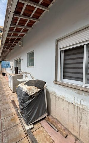 Casa à venda com 326m², 3 quartos e 6 vagas Casa à venda com 326m², 3 quartos e 6 vagasQuintal - Area de Serviço