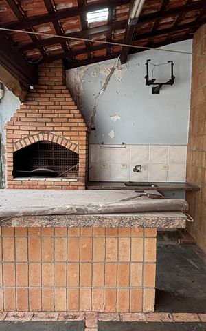 Casa à venda com 326m², 3 quartos e 6 vagas Casa à venda com 326m², 3 quartos e 6 vagasQuintal - Churrasqueira