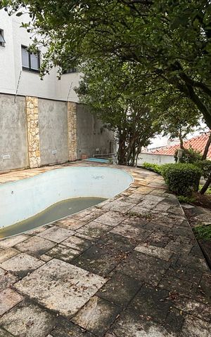 Casa à venda com 326m², 3 quartos e 6 vagas Casa à venda com 326m², 3 quartos e 6 vagasQuintal - Piscina