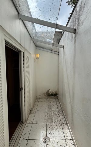 Casa à venda com 326m², 3 quartos e 6 vagas Casa à venda com 326m², 3 quartos e 6 vagasSuite 1 Varanda