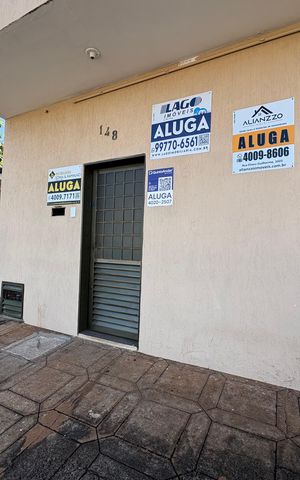 Casa para alugar com 200m², 4 quartos e 1 vaga Casa para alugar com 200m², 4 quartos e 1 vagaFachada