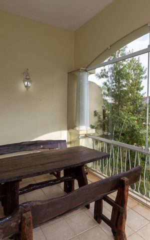 Casa de condomínio à venda com 247m², 3 quartos e 2 vagasVaranda da Sala de TV
