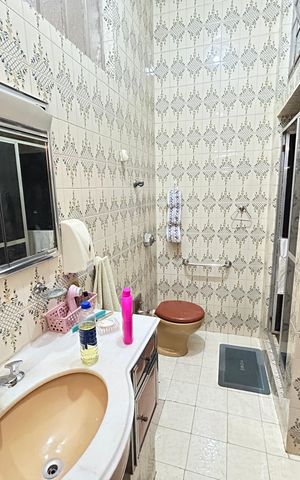Casa à venda com 121m², 4 quartos e 3 vagasBanheiro
