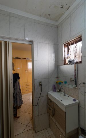 Casa à venda com 200m², 4 quartos e 2 vagas Casa à venda com 200m², 4 quartos e 2 vagasBanheiro da Suíte da casa 02
