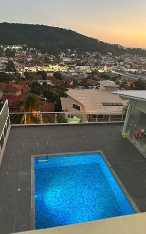Casa de condomínio à venda com 352m², 4 quartos e 4 vagas Casa de condomínio à venda com 352m², 4 quartos e 4 vagasVaranda