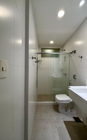 Apartamento à venda com 86m², 2 quartos e 1 vaga Apartamento à venda com 86m², 2 quartos e 1 vagaBanheiro social